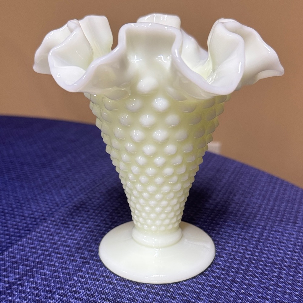 FENTON CUSTARD VASELINE / URANIUM GLASS HOBNAIL Trumpet VASE 5.75” tall